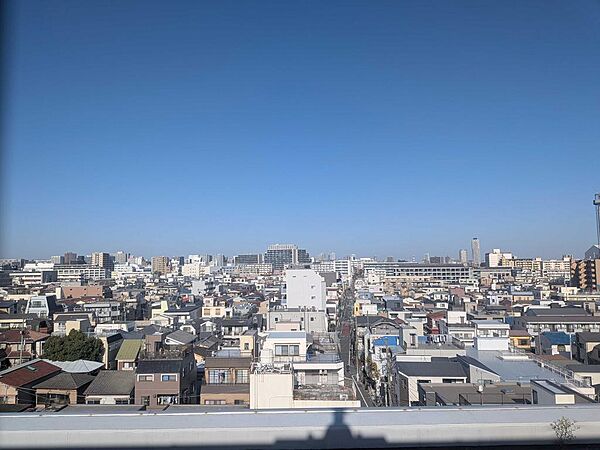 ◆ルーフバルコニー側眺望　◆最上階8階のお部屋です。ルーフバルコニーからは抜け感ある景色が望めます。