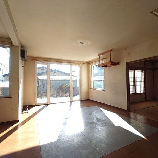 detached 北海道白老郡白老町東町２丁目3-17
地図を見る