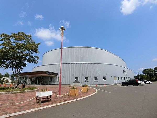 ダイナックス沼ノ端アイスアリーナ 270m