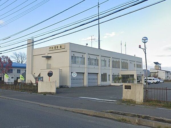 門別警察署 2550m