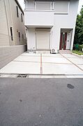 敷地内駐車場で毎日の出入りもスムーズ