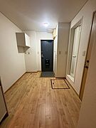 玄関には便利な収納付き。散らかりがちな足元を綺麗にキープ。
