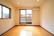 2面採光の明るい室内☆