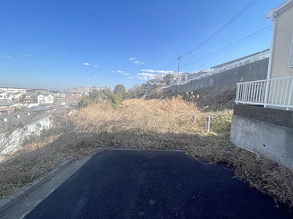 爽やかな青空の下に贅沢なほどに降り注ぐ陽光、豊かな居住性と、クオリティが見事に調和した住空間は、住まうことの喜びを感じさせてくれます。