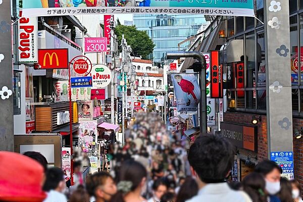 周辺の街並み 450m 竹下通り