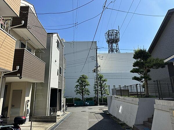 車通りが少ないので騒音やお子様の通学に安心です。