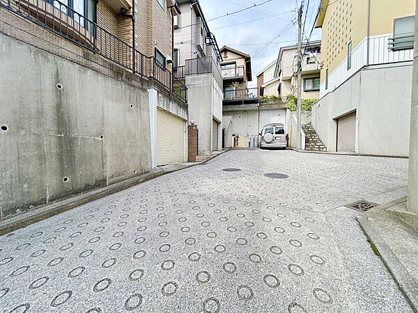 周辺は閑静な住宅街につき落ち着いた環境です。