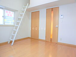 アール中の島 201 2階1Kのリビング/ダイニング