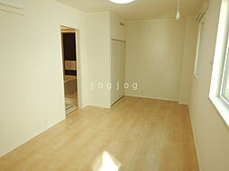 ジョリーズ・ハイム 103 1階ワンルームのリビング/ダイニング