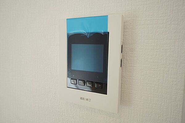 防犯性、セキュリティ対策に安心できるテレビモニター付きインターフォンです。セールスマン対策にもなり安心できます。