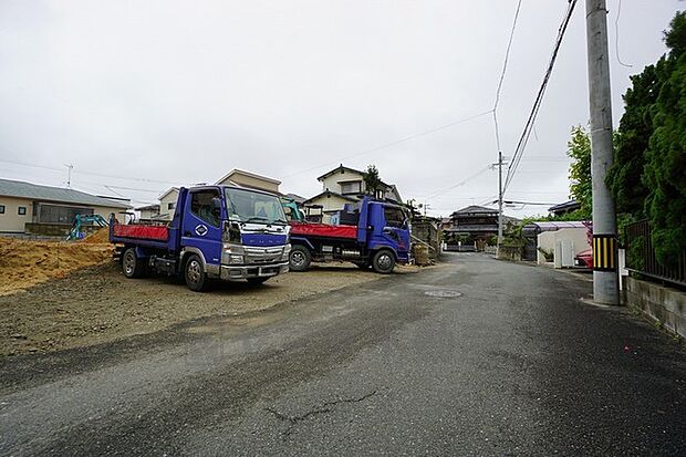 現地（2024年4月22日）撮影。 大型車の通行が少なく、騒音や振動が少ないので静かで快適な生活を送れます。