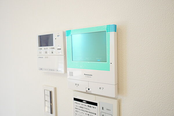 防犯性、セキュリティ対策に安心できるテレビモニター付きインターフォンです。セールスマン対策にもなり安心できます。