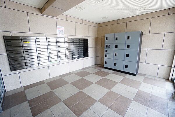 広々としたエントランスが開放感を演出しています。