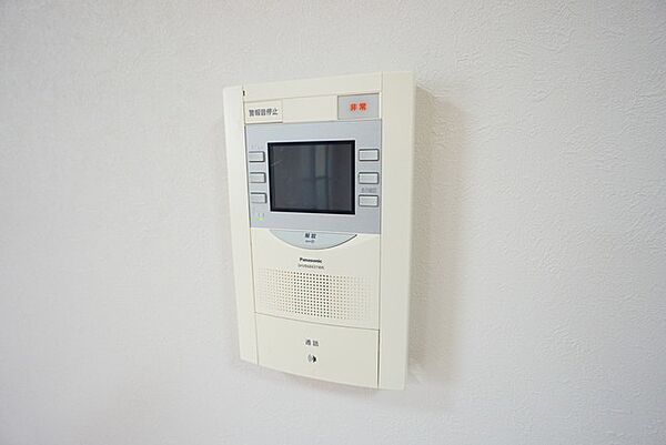 オートロックとモニター付きインターホン装備で女性やお子様も安心。充実のセキュリティで暮らしをサポートします。