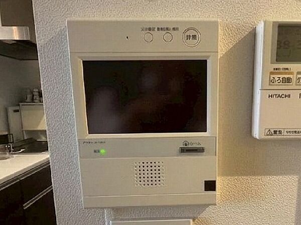 防犯はもちろん、セールスマン対策にもなるモニター付きインターホンです。お子さん1人での留守番時にも活躍しそうです。