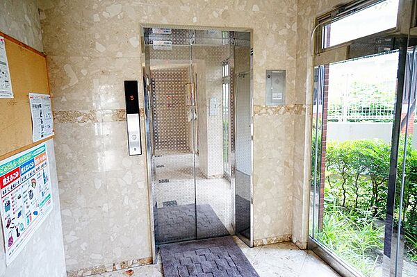 重い荷物を運ぶのにも便利なエレベーター付です。小さなお子様やご高齢の方にも安心です。日々の外出もスムーズです＾＾