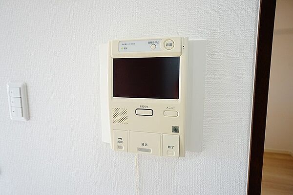 オートロックとモニター付きインターホン装備で女性やお子様も安心。充実のセキュリティで暮らしをサポートします。