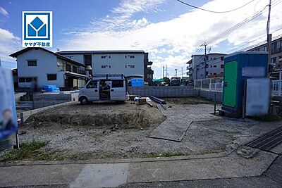外観:現地(2026年10月2日)撮影。南向き、全居室2面採光の風の通る心地よい空間^^洋室が4部屋あるのでお子様が大きくなっても安心ですね^^ 外観:現地(2026年10月2日)撮影。南向き、全居室2面採光の風の通る心地よい空間^^洋室が4部屋あるのでお子様が大きくなっても安心ですね^^