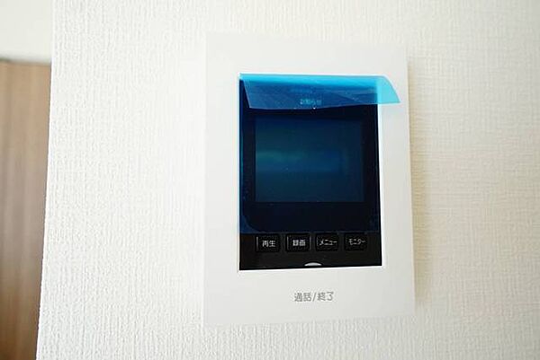 防犯性、セキュリティ対策に安心できるテレビモニター付きインターフォンです。セールスマン対策にもなり安心できます。