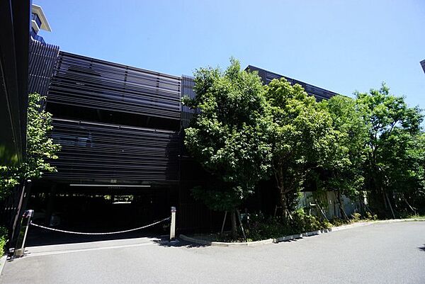敷地内に駐車場を備えており、日々の車利用がスムーズ＾＾空き状況についてはお問い合わせください＾＾