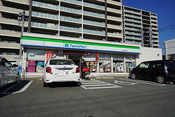 ファミリーマート　福岡箱崎公園前