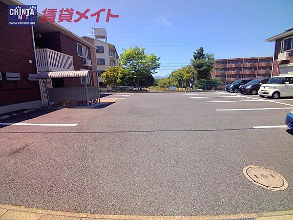 画像6:駐車場