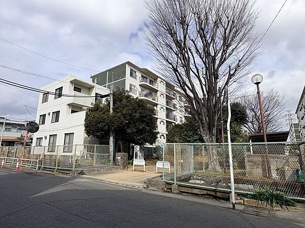 小学校まで徒歩約9分！公園も近く、子育て世帯にも嬉しい環境です◎
