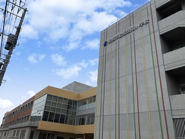 塚田南小学校まで　653m　徒歩約9分●教育目標「次代を担う子供たちの生きる力と夢を育む」を掲げています。令和3年4月に開校しました。