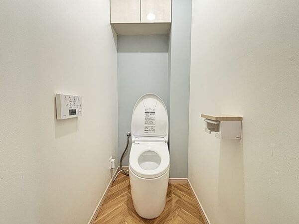 トイレには快適な温水洗浄便座付き