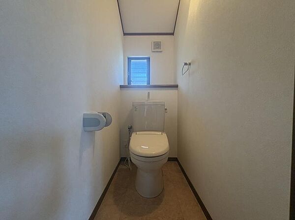 トイレは2階にもあるので混み合う朝や夜中も安心ですね！