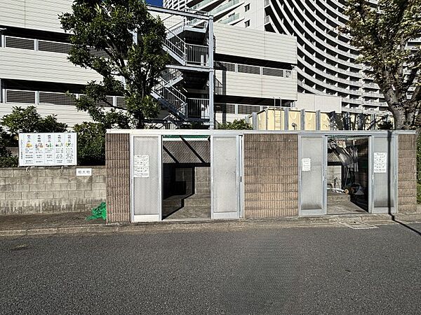 ゴミ置き場です！扉がしっかりしているので、鳥などの影響を受ける心配もございません◎