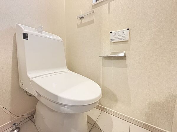 トイレは1F、2Fどちらにもあり、バタつく朝も安心！