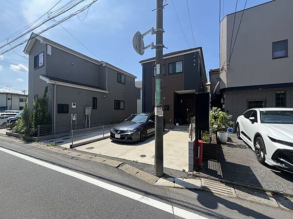 前面道路6m以上で駐車も楽々です！