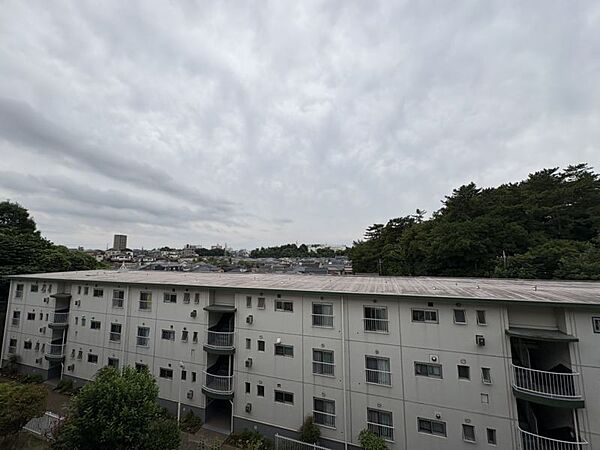 4階建ての3階部分に位置したお部屋です。見晴らしいいです。