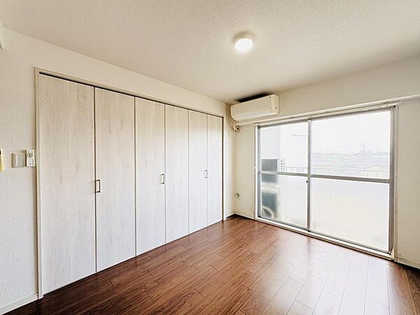 使い勝手の良い大容量の収納完備でお部屋を広く使うことができます♪