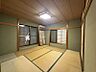 室内：しっとりと落ち着いた雰囲気の和室。落ち着いた暮らしを叶える住まいです！