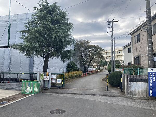 古和釜中学校まで　700m　徒歩約9分●教育目標「生徒一人ひとりの個性を生かし可能性を最大限に伸ばし生きる力を育てる」