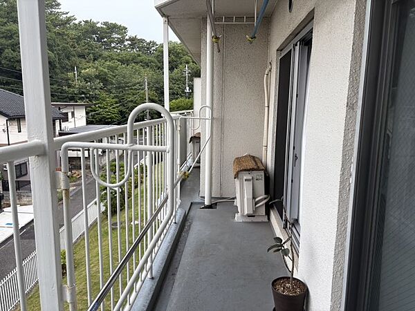 南向きで陽当り良好なバルコニー！洗濯物干しにも使いやすい広さです♪