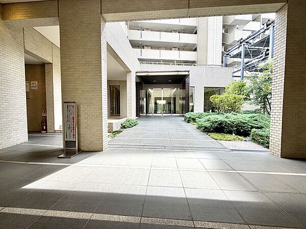 区画整理地内のため周辺は子育てしやすいきれいな街並みです。