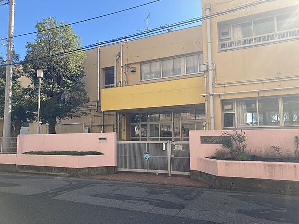 芝山第一保育園　徒歩約10分（約800ｍ）公立保育園：「1．健康でよく遊べる子ども」「2．思いやりのある子ども」の2つを保育目標とし、保育を行っています。
