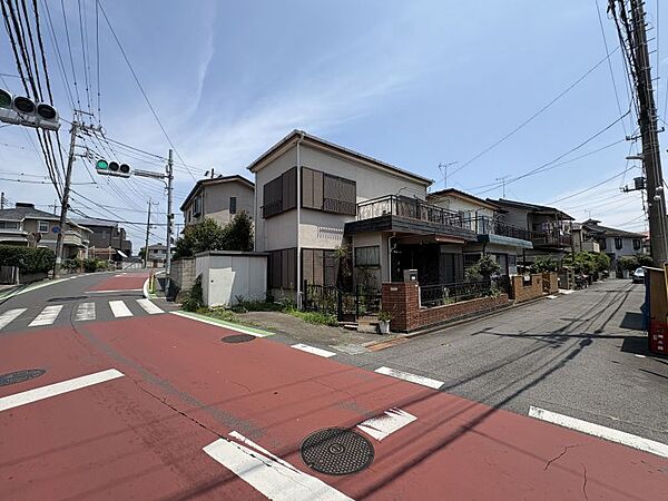 前面道路は幅員7.5mで見通しが良く、通学や自転車移動も安心の環境です♪