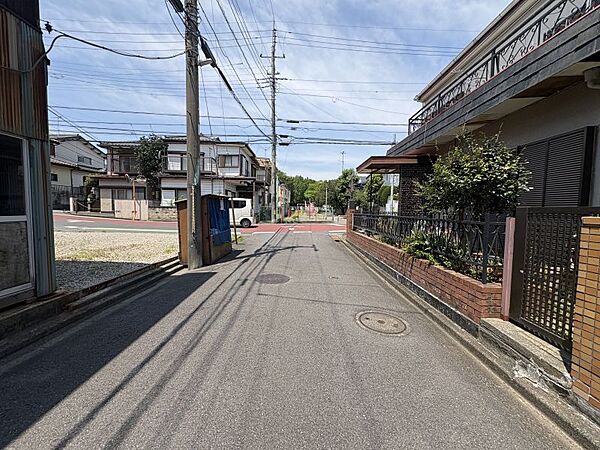 目の前には八木ケ谷公園あり！お子様の遊び場や散歩に最適で子育て世帯に嬉しい環境です♪