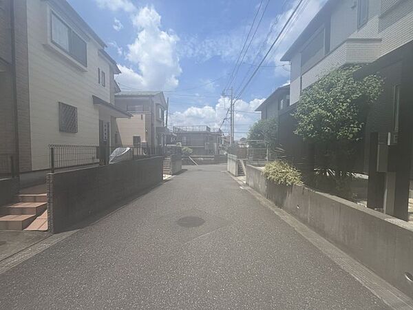 小中学校徒歩10分圏内でお子様連れも安心の立地です♪