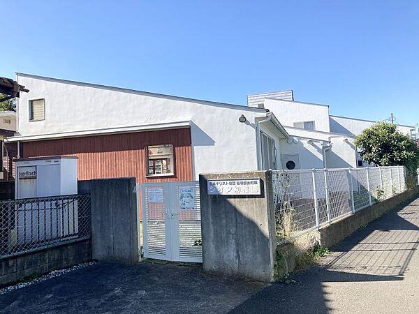 シオン幼稚園まで　793m　徒歩約10分●【保育時間】午前9時から午後2時（預かり保育有）【教育方針】（宗教）キリスト教
