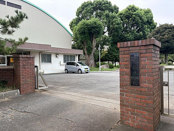 犢橋中学校まで徒歩約8分●校訓「愛犢生誇（あいとくせいこ）」教育目標「心身ともに健康で、学習に意欲を持ち、節度ある生活のできる生徒を育てる。」