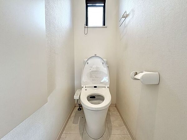 1階2階にトイレがあるので階段の上り下りをしなくても大丈夫です(*^^*)