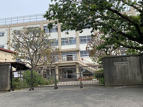 柏井小学校まで　1100m　徒歩約14分●教育目標「豊かな心と健やかな体を持ち、進んで学ぶ子どもを育てる」