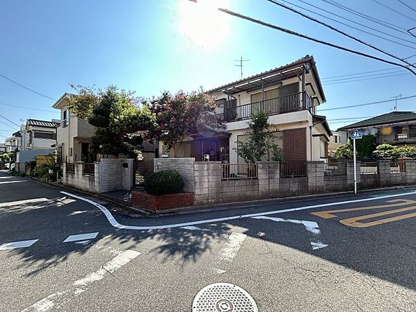 小学校まで徒歩約7分。お子様の足でも安心の通学距離。(解体前の写真です)