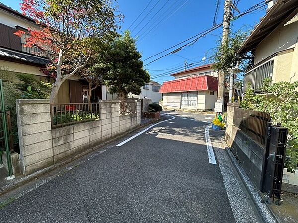 東側私道幅員約3.9m(私道後退部分含む)。