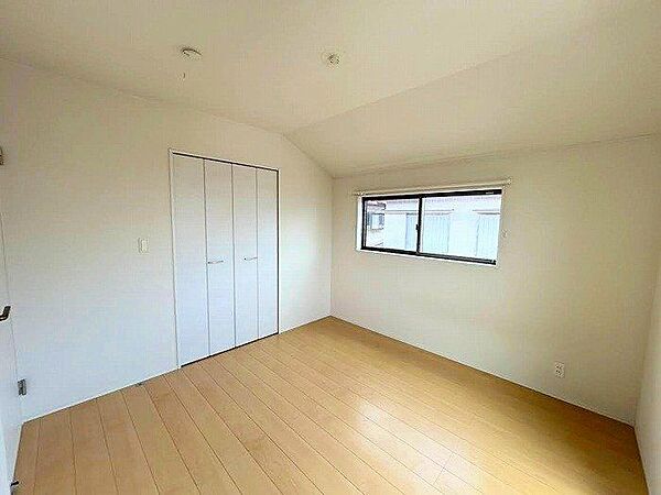 全室ウオークインクローゼット付き！お部屋を広くお使いいただけます◎